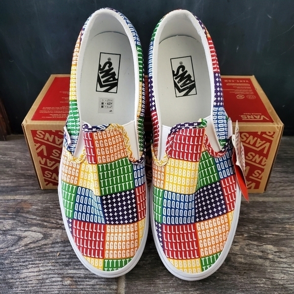NEW Vans Classic Slip-on Pride Multi True White - Picture 2 of 6
